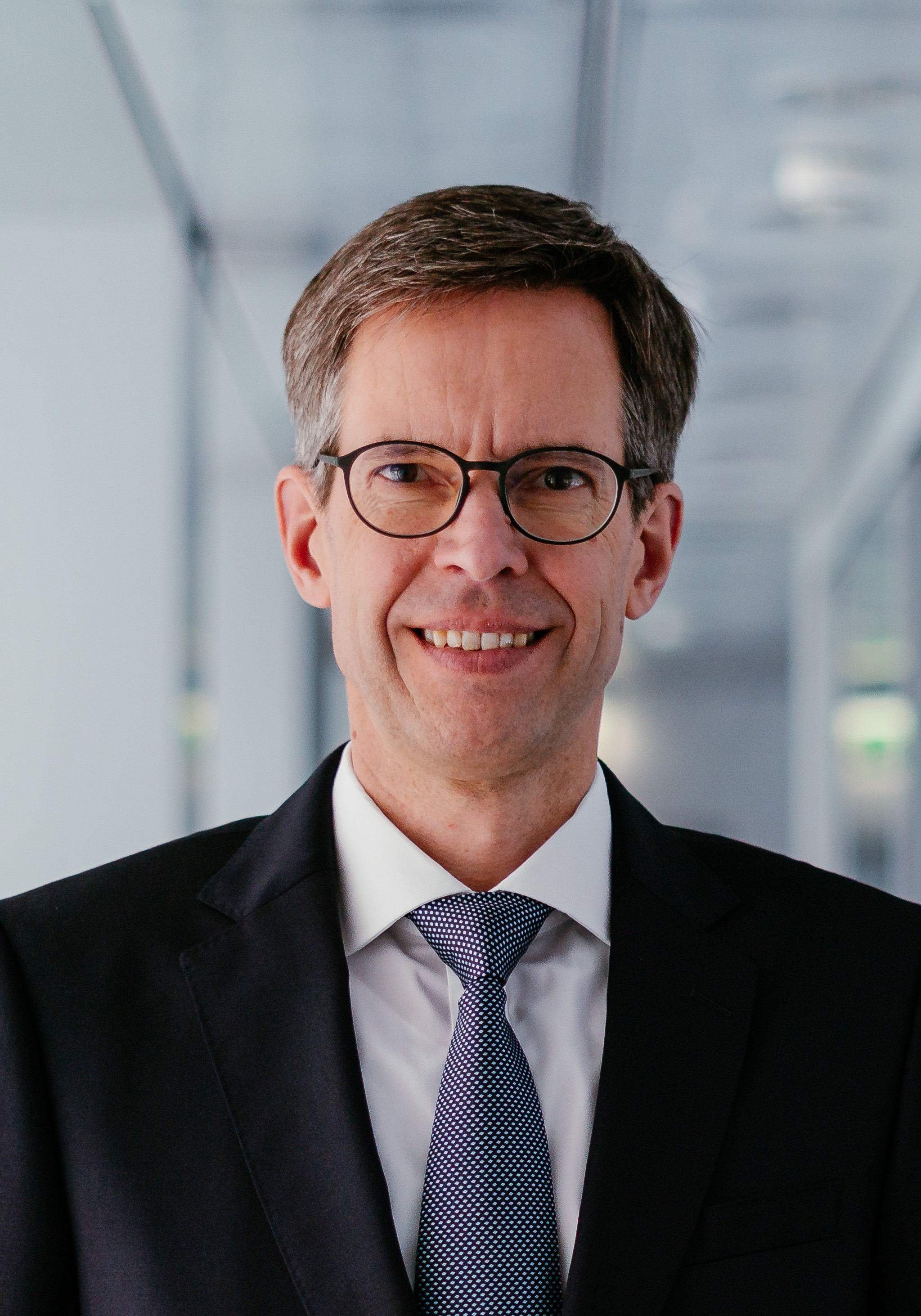 Dr. Gunnar Stiesch