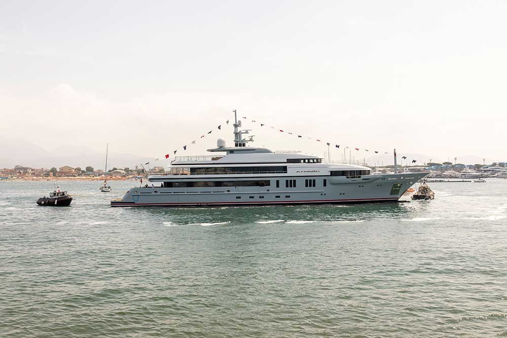 atomic-yacht-2