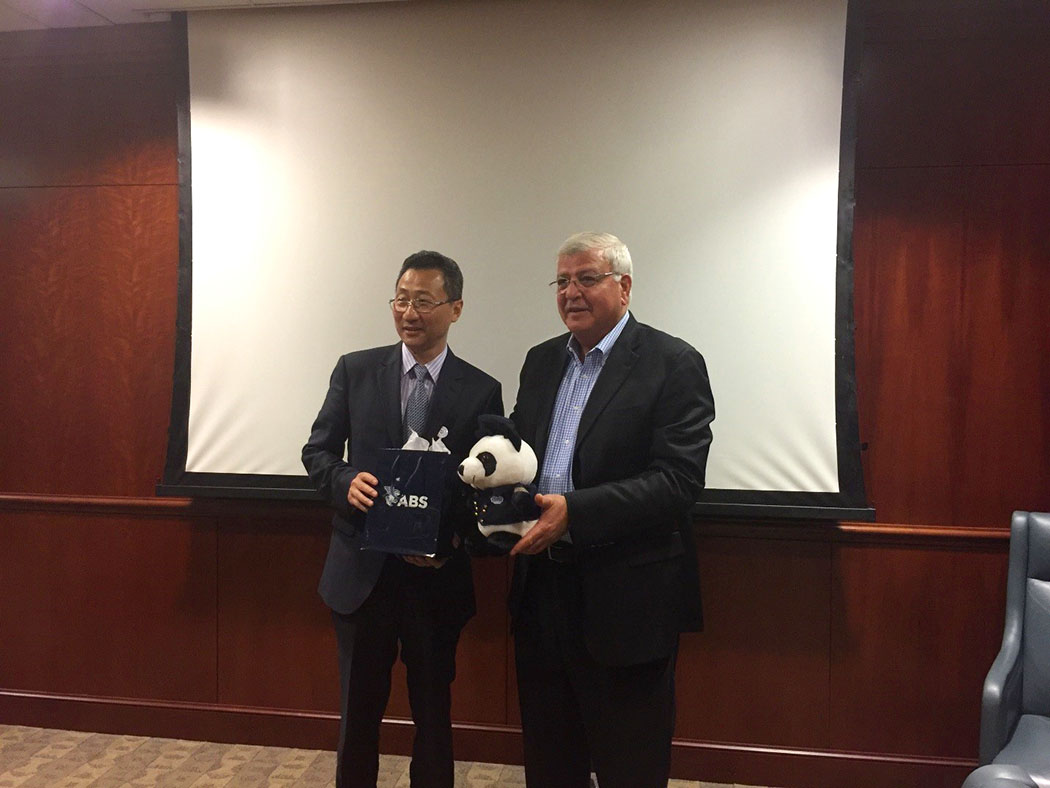 COSCO Shipping Heavy Industry President Liang Yanfeng and ABS Chief Operating Officer Tony Nassif