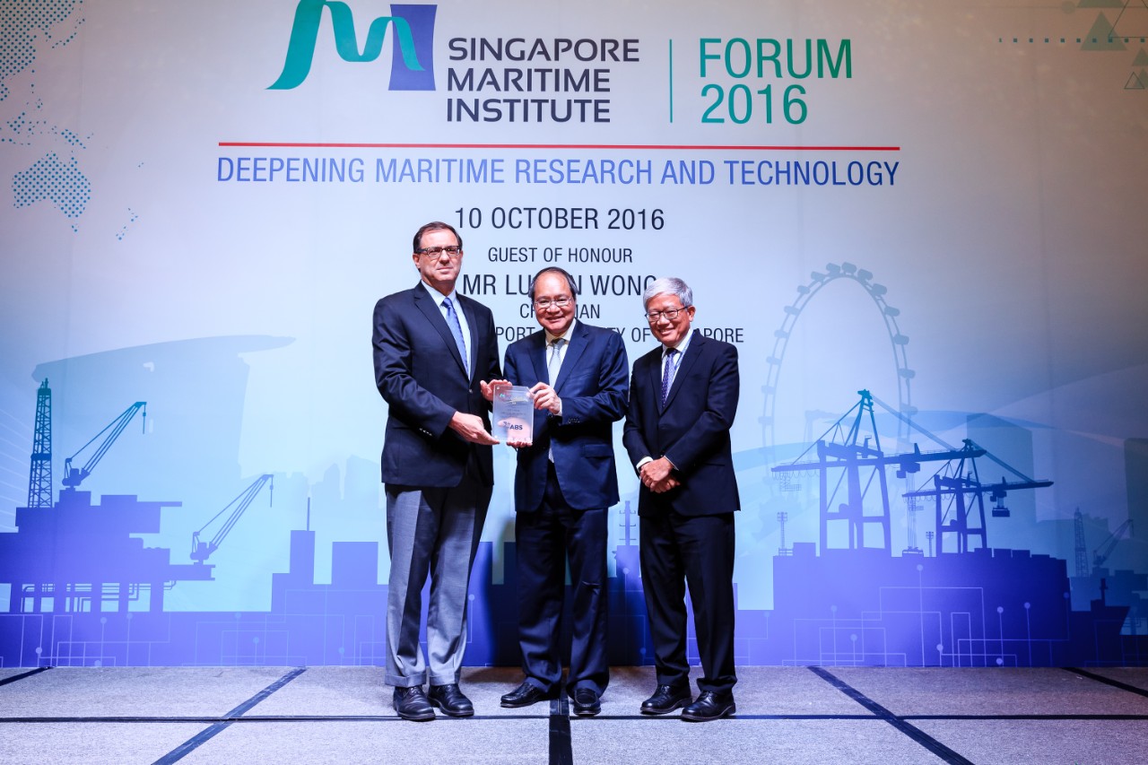 ABS Chief Technology Officer receives the Honorary SMI Collaboration Award from guest of honor Mr. Lucien Wong, Chairman of the Maritime and Port Authority of Singapore (MPA). They are joined by Mr Heng Chiang Gnee, Executive Director of the Singapore Maritime Institute (SMI), far right.