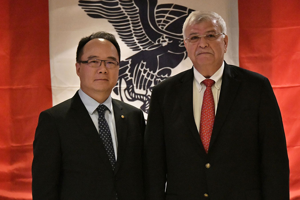 Anchor Chang, Taiwan Committee Chairman and Chairman, Evergreen Marine Corporation and Tony Nassif, ABS Executive Vice President and Chief Operating Officer