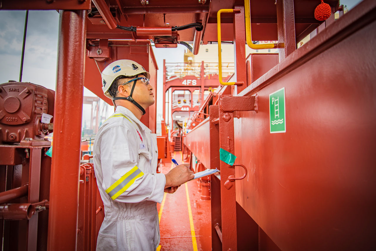 Surveyor in Korea on HMD 4168, the "Laura Maersk", the world’s first Methanol DF Container Carrier